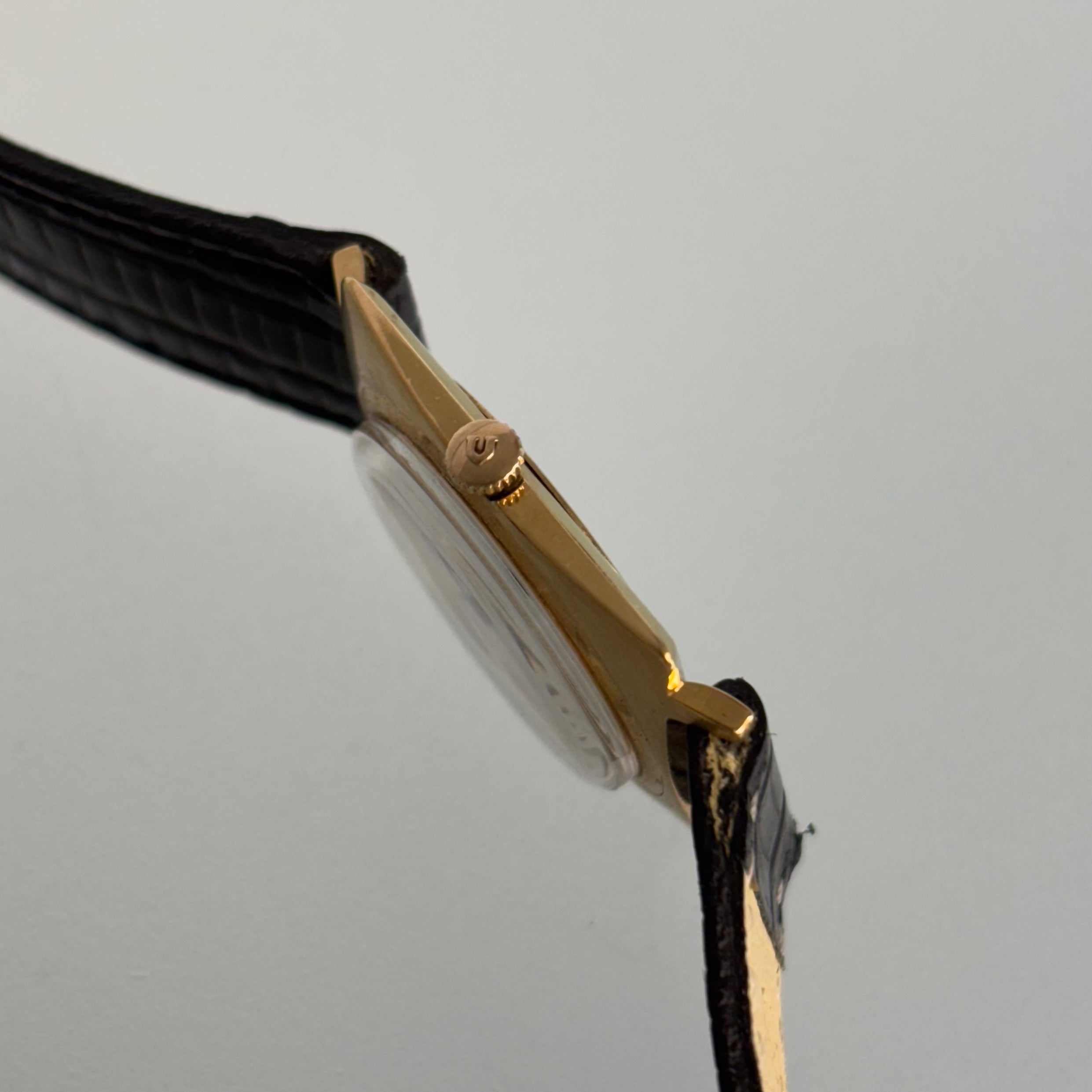 Universal Genève 18k Cartier signed