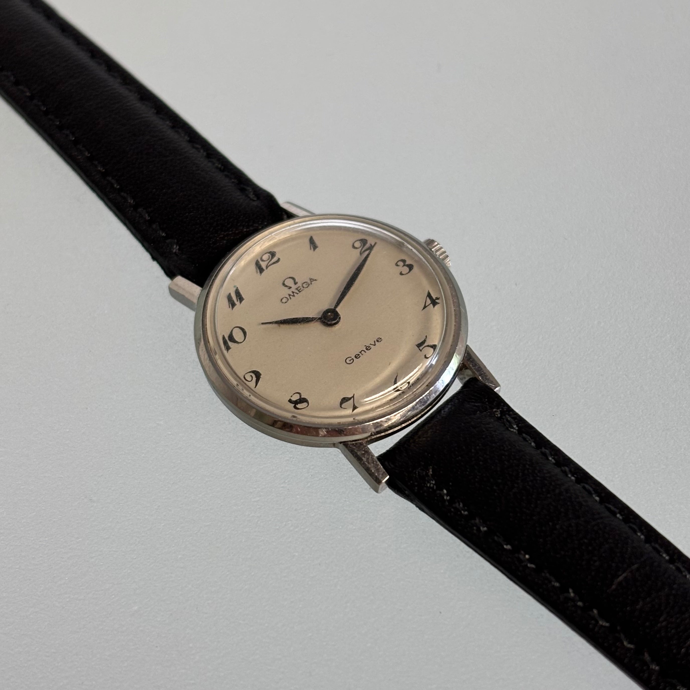 Omega Genève Breguet dial