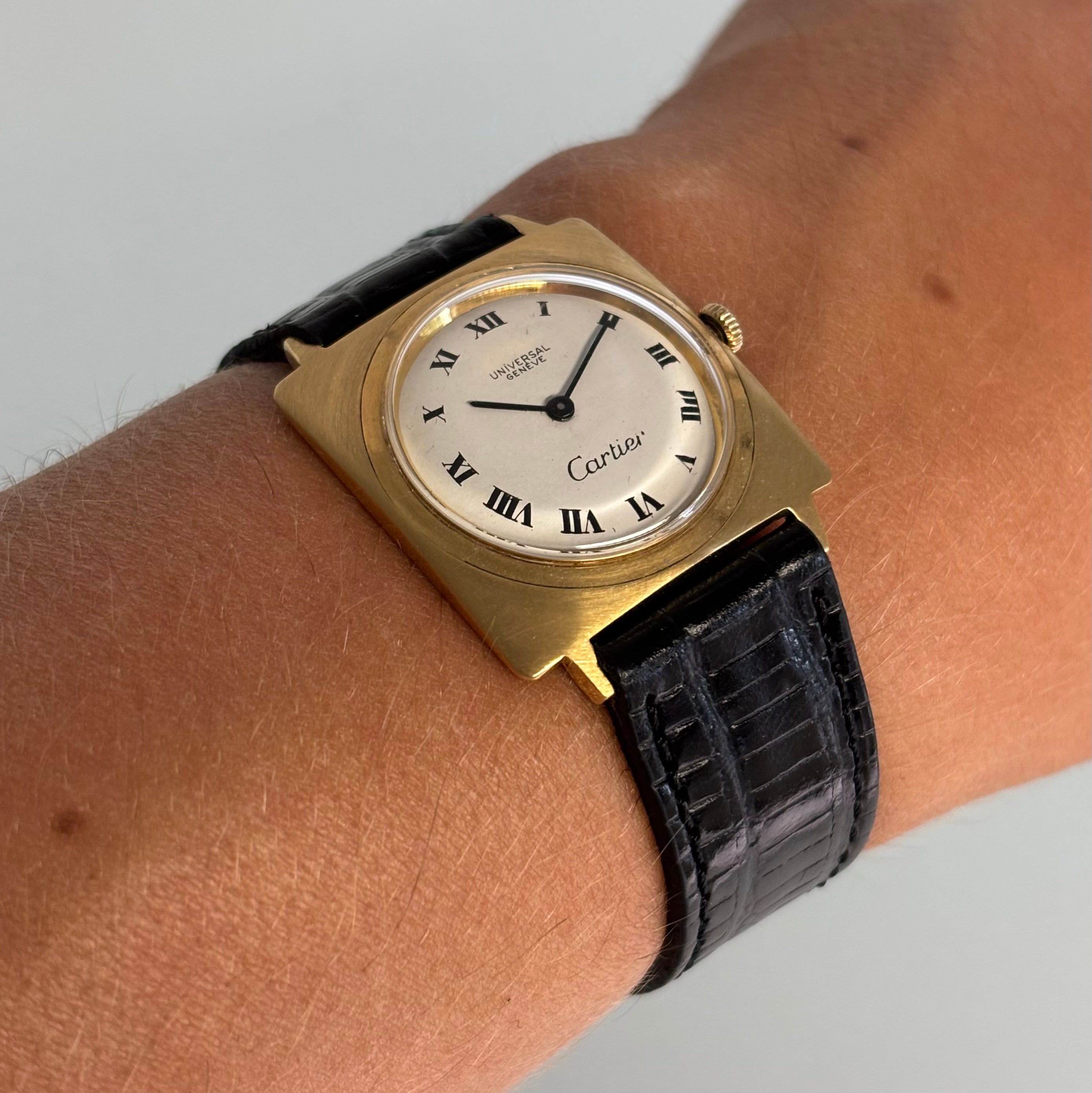 Universal Genève 18k Cartier signed
