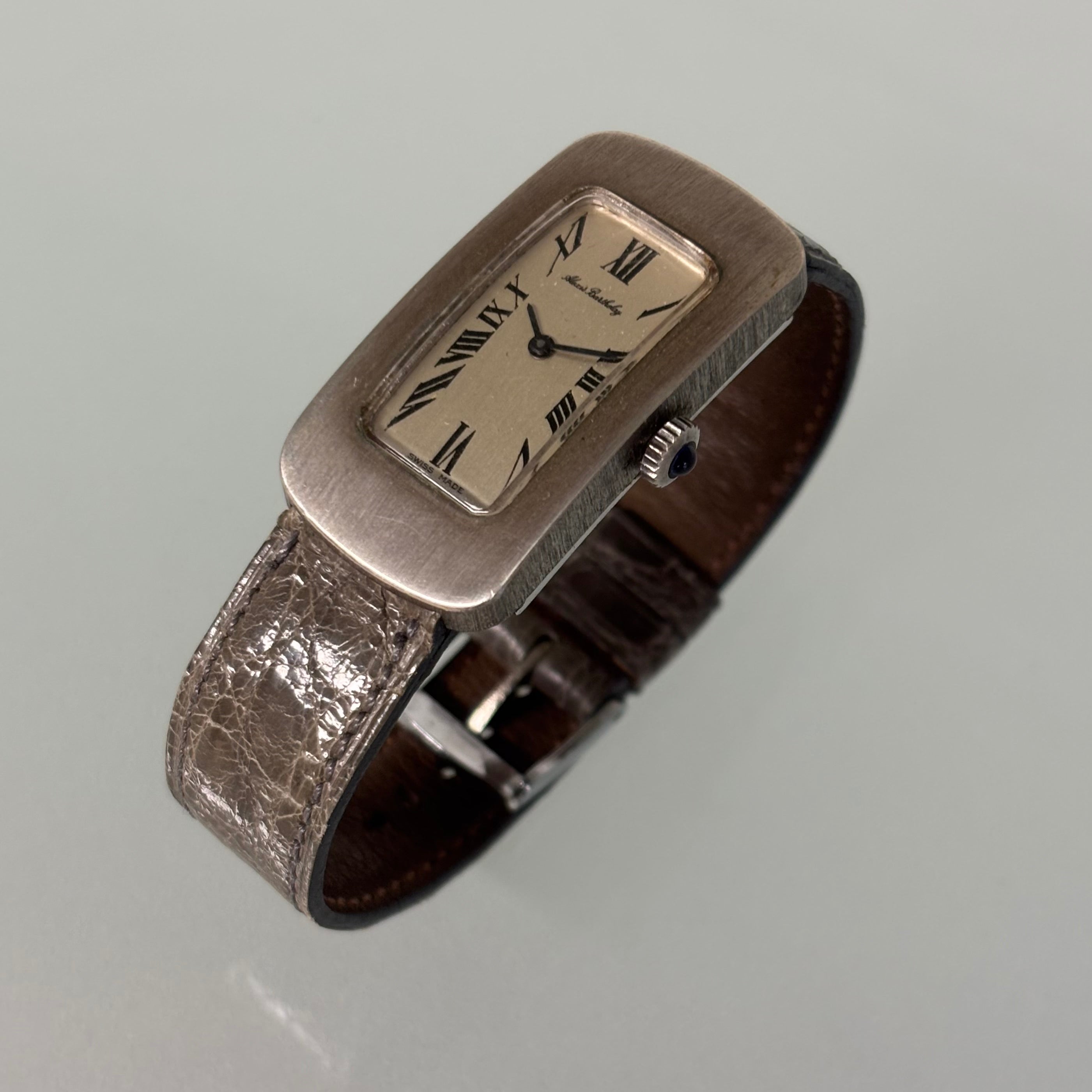 Alexis Barthelay Tank XL – Oversized Silver Case with Grey Strap