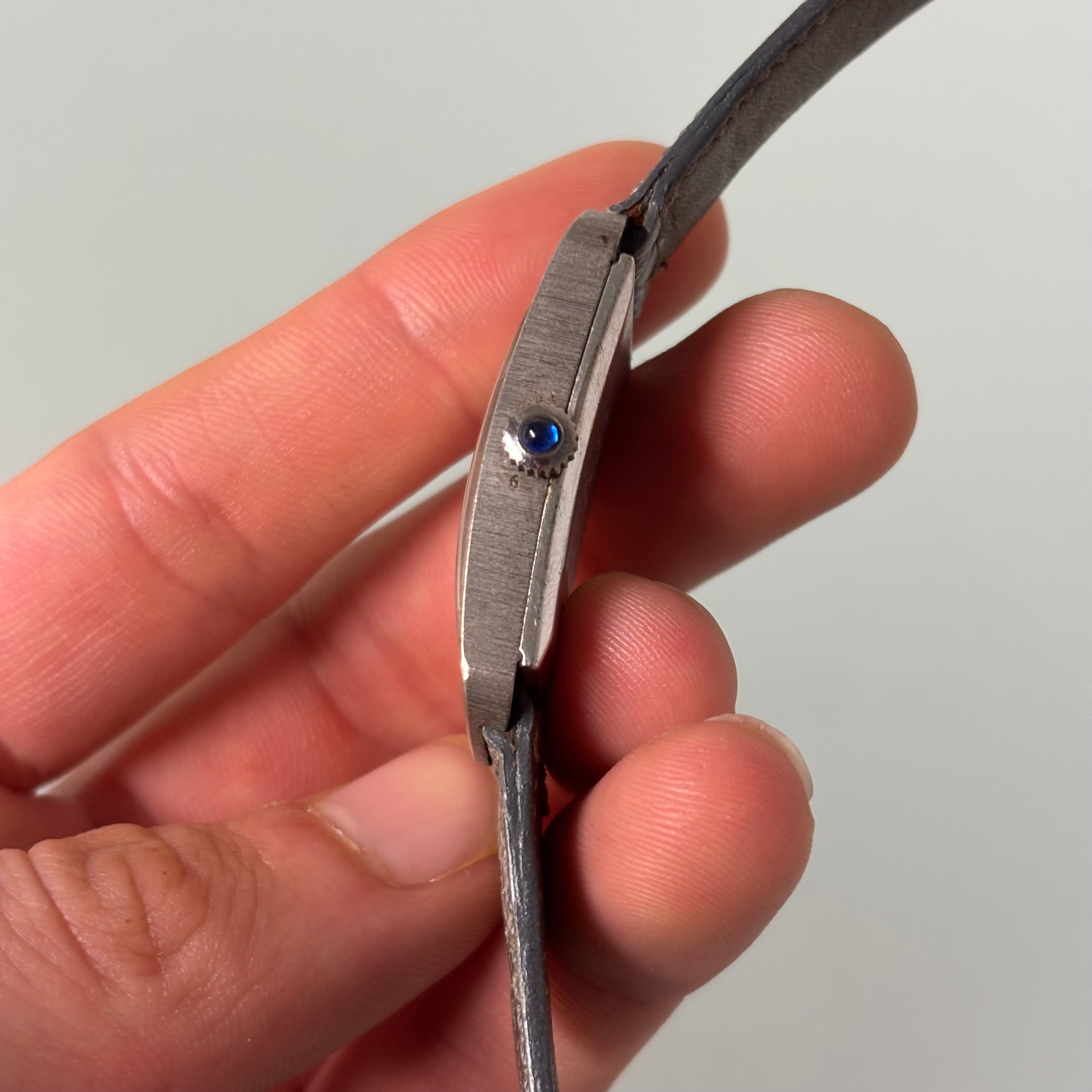 Alexis Barthelay Tank XL – Oversized Silver Case with Grey Strap