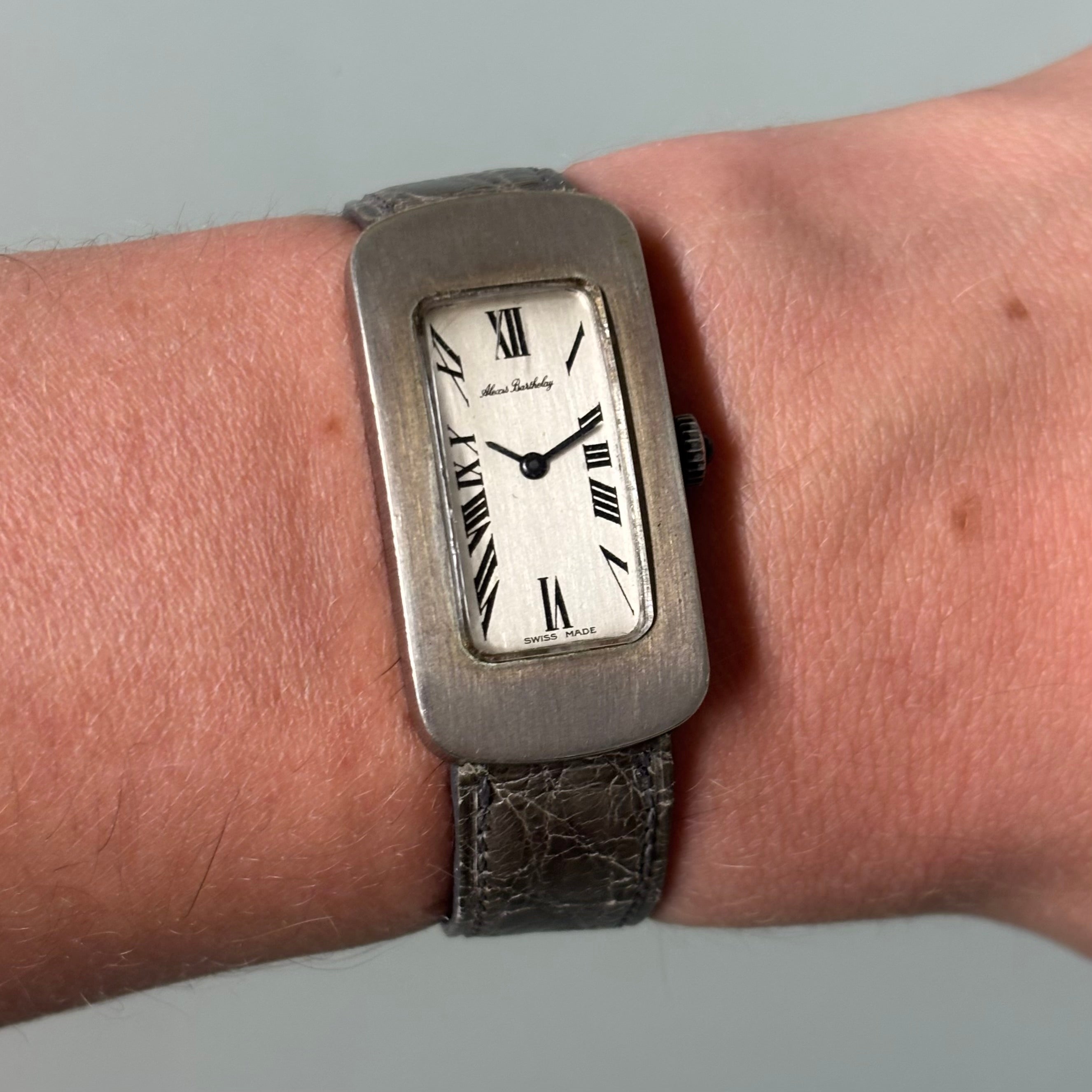 Alexis Barthelay Tank XL – Oversized Silver Case with Grey Strap
